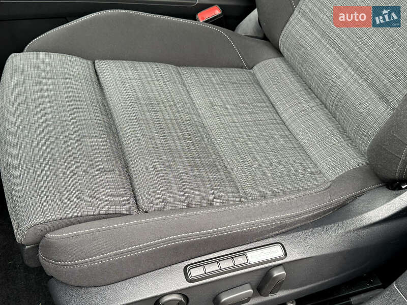 Універсал Volkswagen Passat 2019 в Києві фото 39 Універсал Volkswagen Passat 2019 в Києві