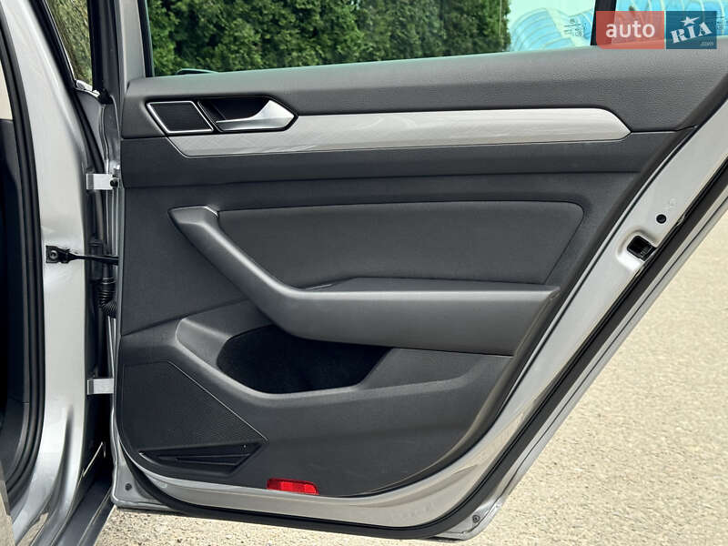 Універсал Volkswagen Passat 2019 в Києві фото 68 Універсал Volkswagen Passat 2019 в Києві