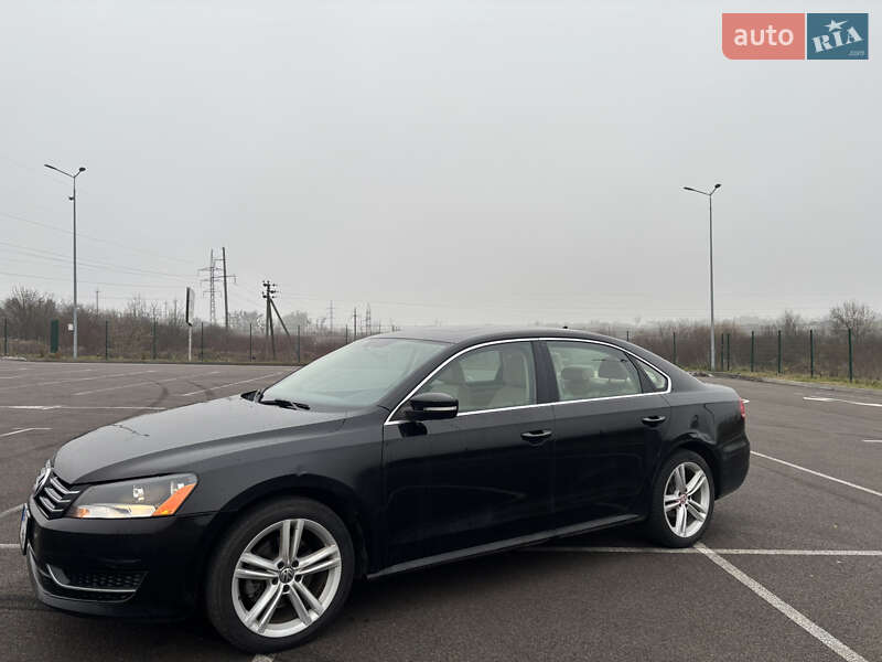 Седан Volkswagen Passat 2014 в Ровно