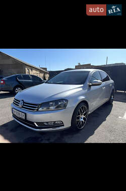 Седан Volkswagen Passat 2012 в Коростене