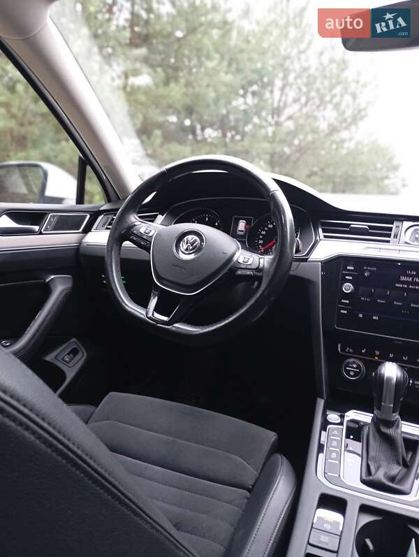 Универсал Volkswagen Passat 2017 в Золочеве фото 49 Универсал Volkswagen Passat 2017 в Золочеве