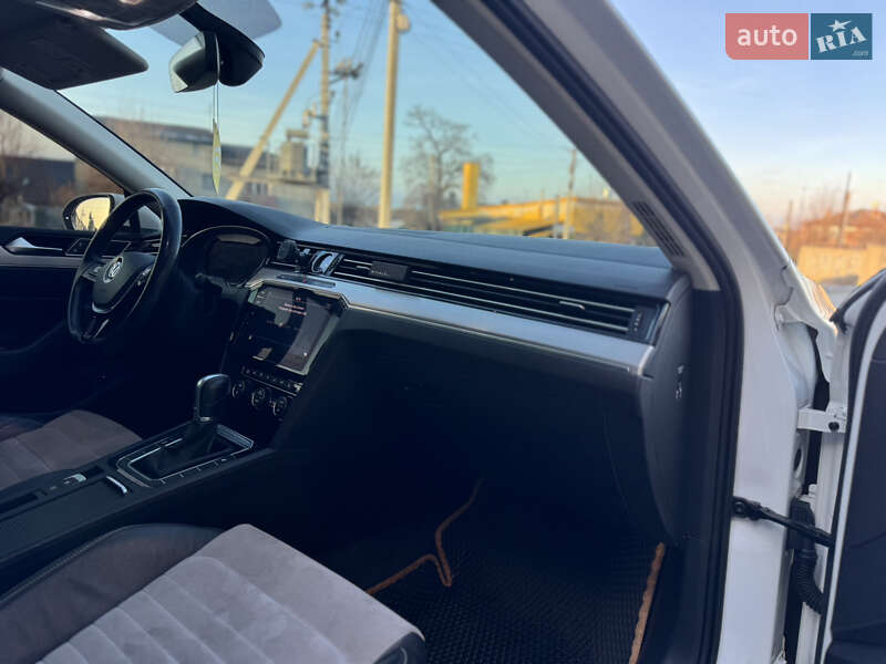 Универсал Volkswagen Passat 2017 в Луцке фото 7 Универсал Volkswagen Passat 2017 в Луцке
