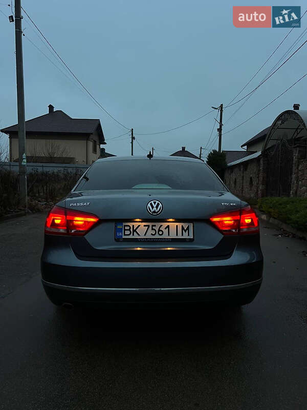 Седан Volkswagen Passat 2012 в Житомире