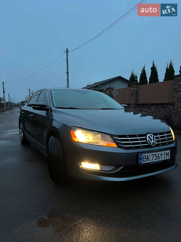 Седан Volkswagen Passat 2012 в Житомире