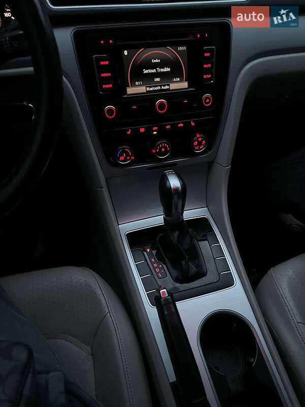 Седан Volkswagen Passat 2012 в Житомире