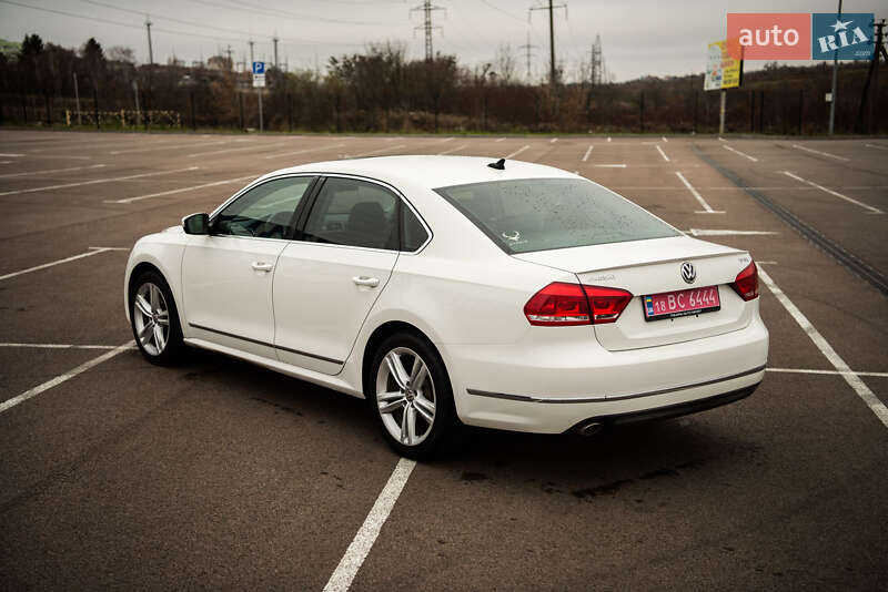 Седан Volkswagen Passat 2014 в Ровно