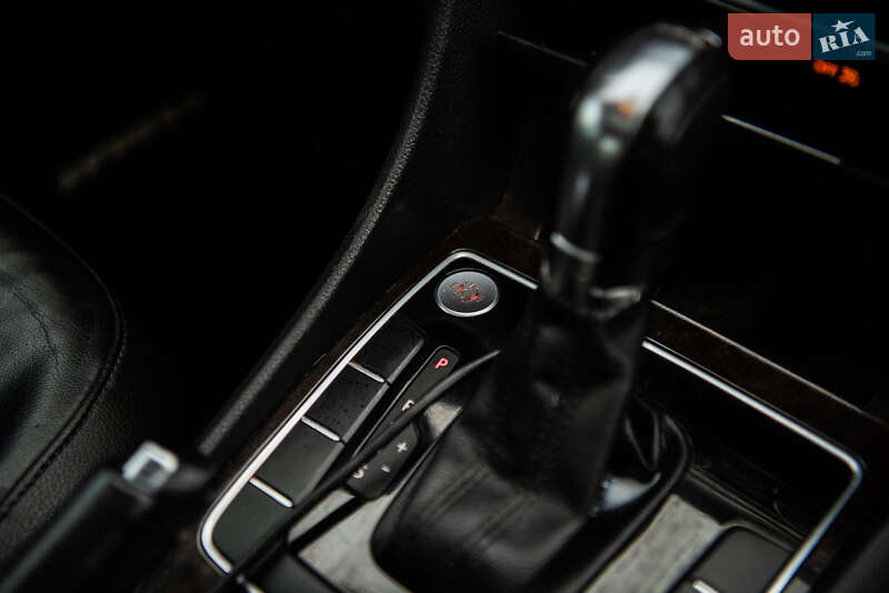 Седан Volkswagen Passat 2014 в Ровно