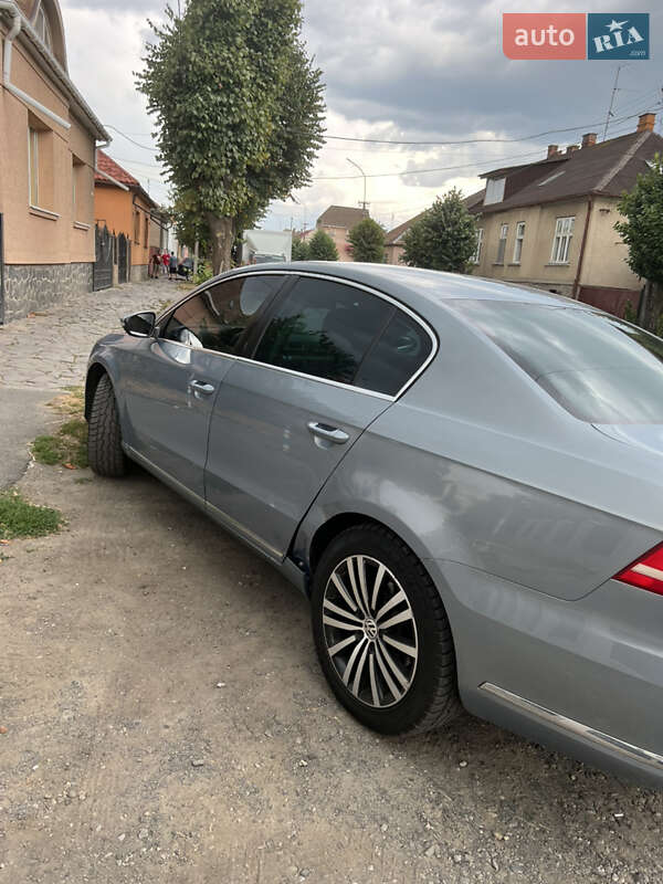 Седан Volkswagen Passat 2012 в Мукачевому