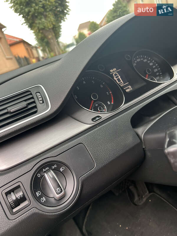Седан Volkswagen Passat 2012 в Мукачевому
