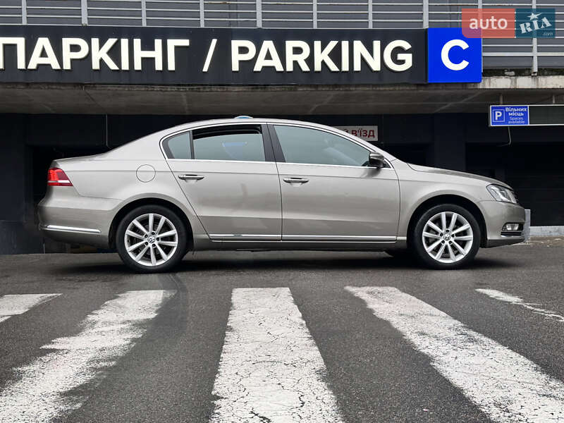 Седан Volkswagen Passat 2013 в Киеве