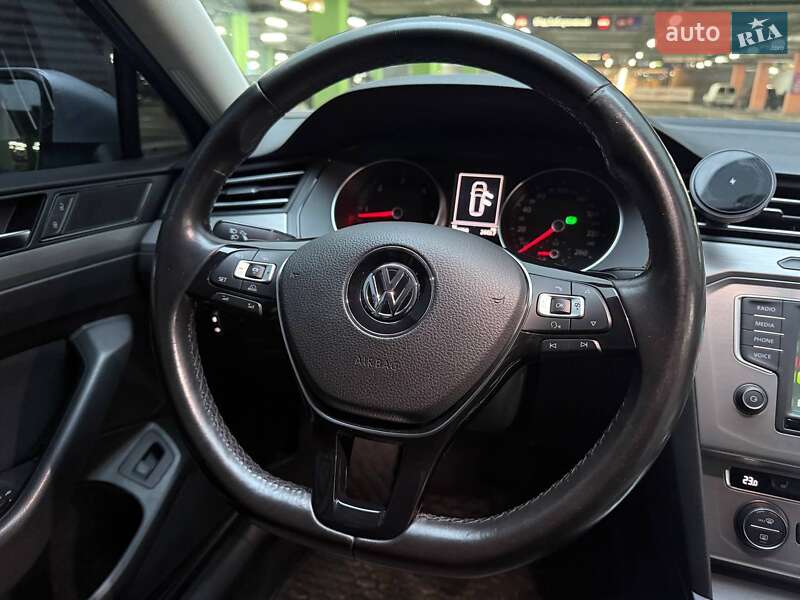 Универсал Volkswagen Passat 2016 в Киеве фото 17 Универсал Volkswagen Passat 2016 в Киеве