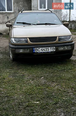 Універсал Volkswagen Passat 1996 в Добросині