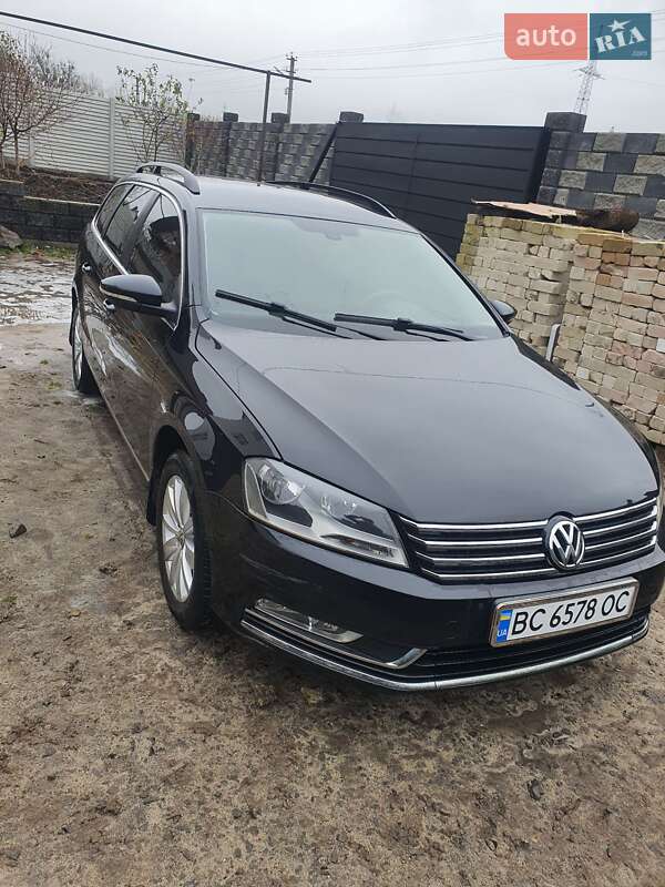 Универсал Volkswagen Passat 2012 в Ровно