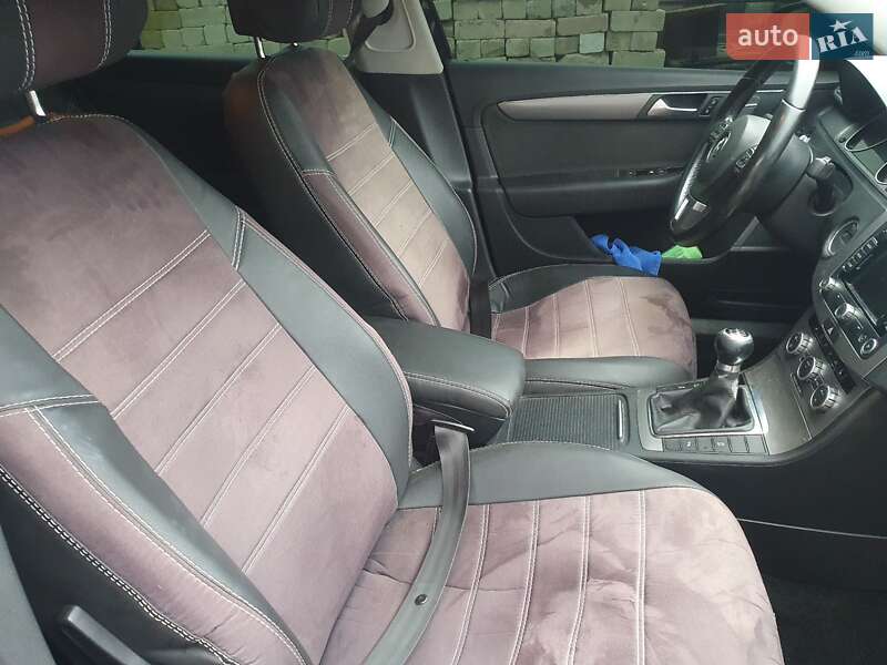 Универсал Volkswagen Passat 2012 в Ровно