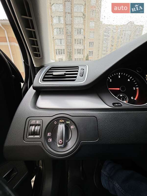 Универсал Volkswagen Passat 2014 в Киеве