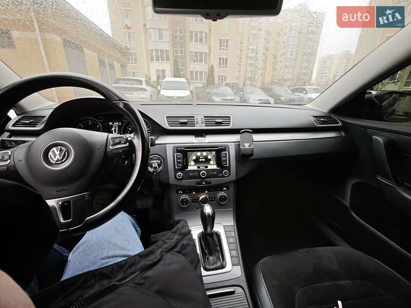 Универсал Volkswagen Passat 2014 в Киеве