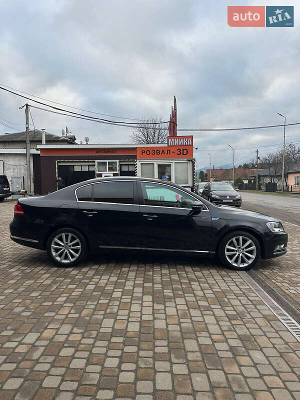 Седан Volkswagen Passat 2011 в Ужгороде