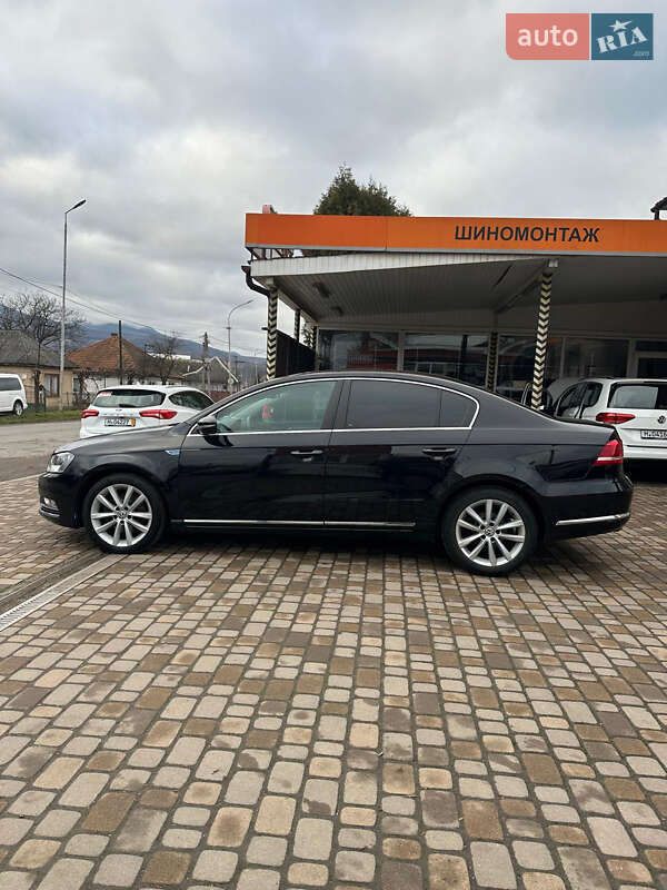 Седан Volkswagen Passat 2011 в Ужгороде
