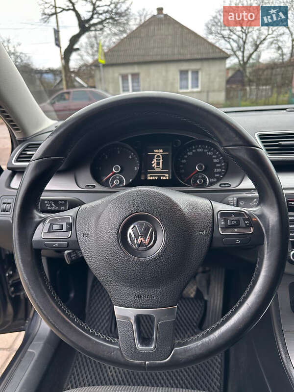 Седан Volkswagen Passat 2011 в Ужгороде