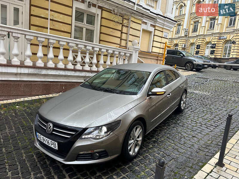 Седан Volkswagen Passat 2011 в Киеве