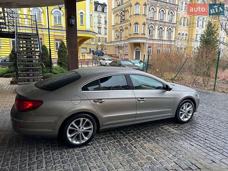 Седан Volkswagen Passat 2011 в Киеве