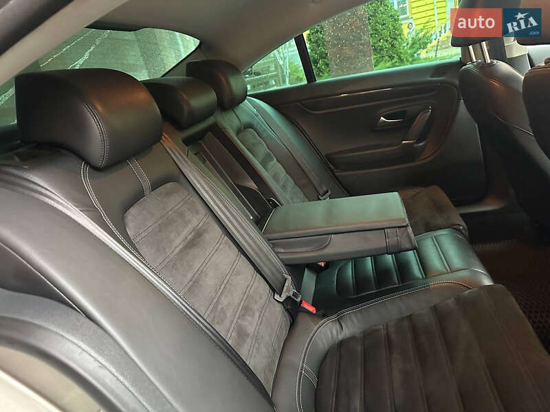 Седан Volkswagen Passat 2011 в Киеве