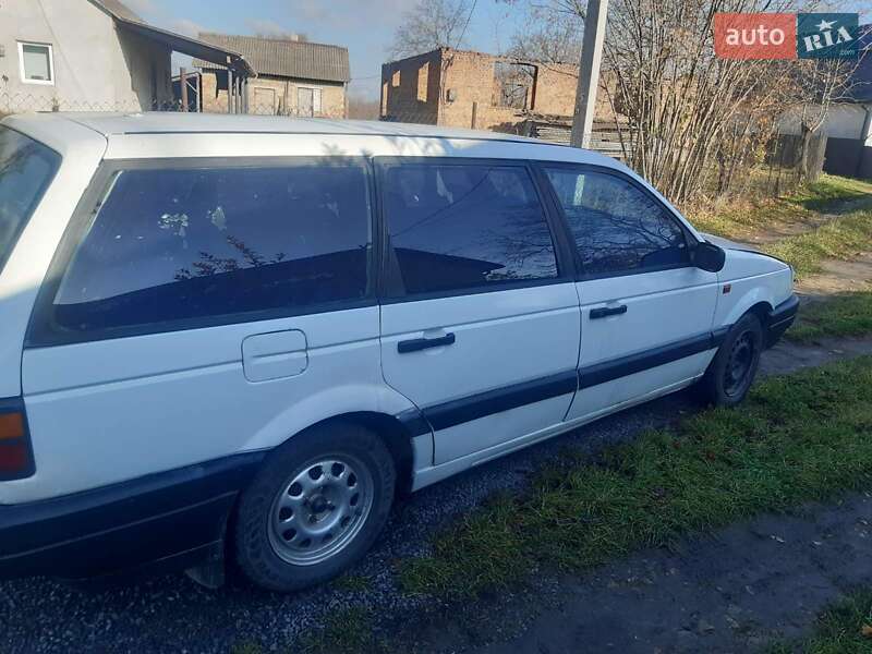 Универсал Volkswagen Passat 1988 в Золочеве