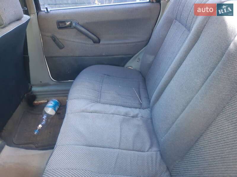 Универсал Volkswagen Passat 1988 в Золочеве