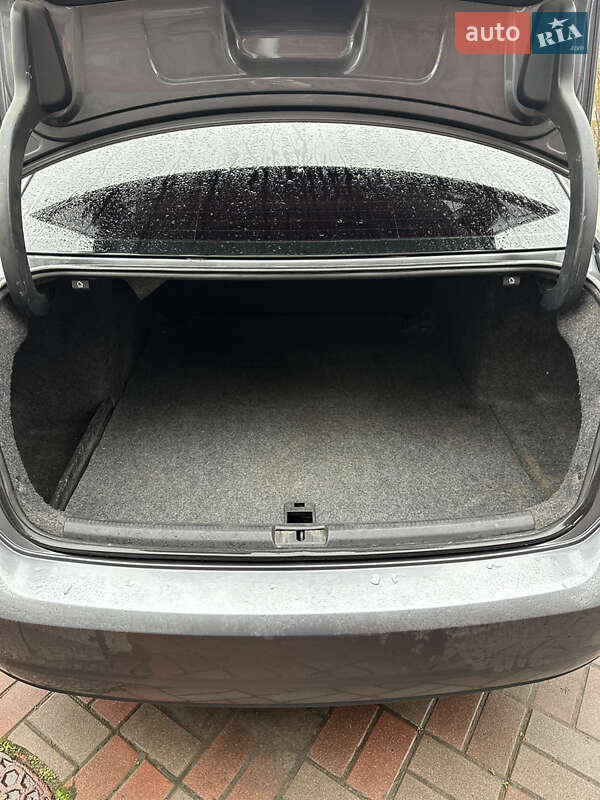 Седан Volkswagen Passat 2014 в Чернигове