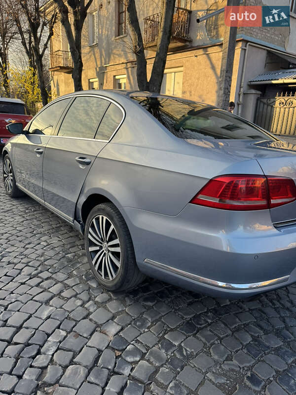 Седан Volkswagen Passat 2012 в Мукачевому