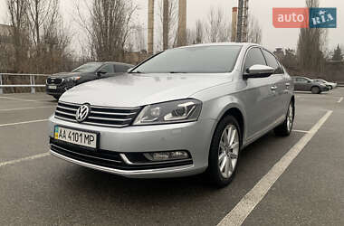 Седан Volkswagen Passat 2012 в Киеве