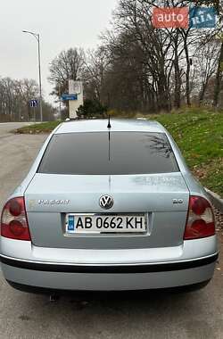 Седан Volkswagen Passat 2004 в Бару