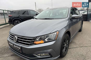 Седан Volkswagen Passat 2016 в Києві