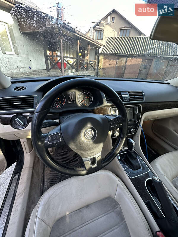 Седан Volkswagen Passat 2014 в Ровно