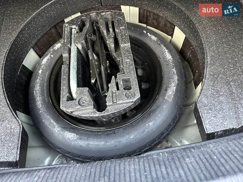 Седан Volkswagen Passat 2014 в Ровно