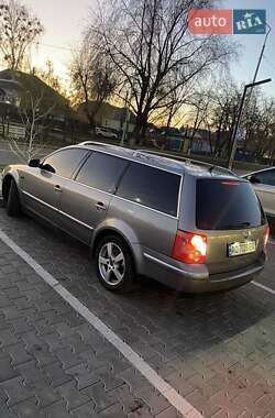 Седан Volkswagen Passat 2002 в Хусте