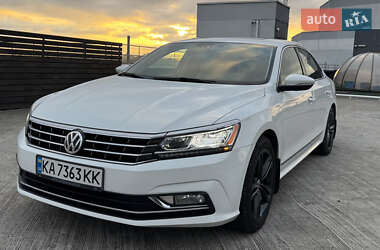 Седан Volkswagen Passat 2018 в Києві