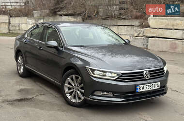 Седан Volkswagen Passat 2017 в Киеве