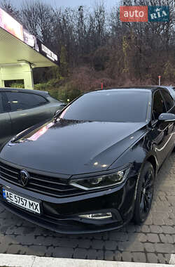 Седан Volkswagen Passat 2019 в Киеве