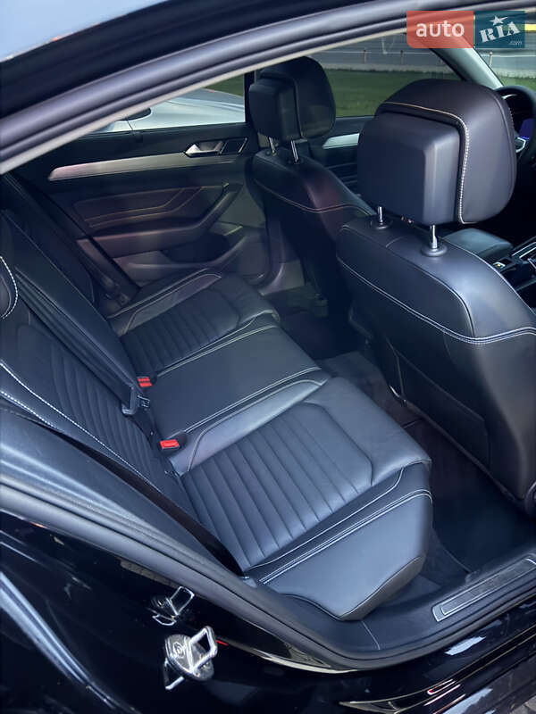 Седан Volkswagen Passat 2019 в Киеве