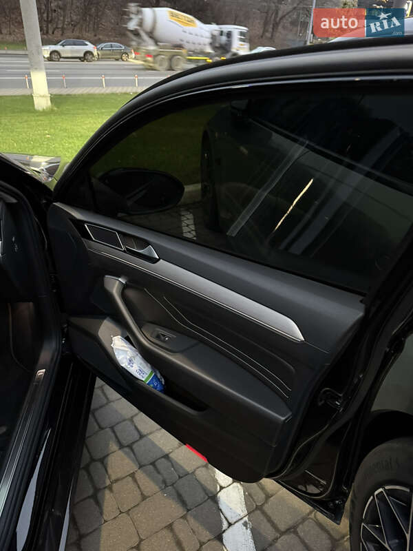 Седан Volkswagen Passat 2019 в Киеве