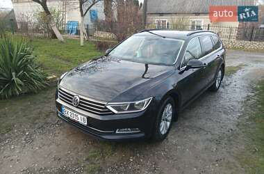 Універсал Volkswagen Passat 2017 в Збаражі