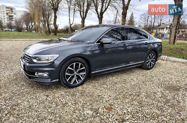 Седан Volkswagen Passat 2019 в Дрогобичі