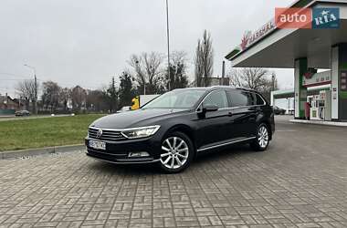 Універсал Volkswagen Passat 2017 в Житомирі