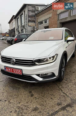Універсал Volkswagen Passat 2016 в Луцьку