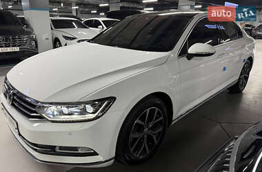 Седан Volkswagen Passat 2017 в Львове