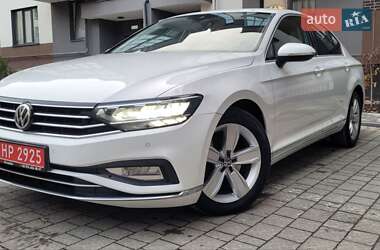 Седан Volkswagen Passat 2020 в Львове