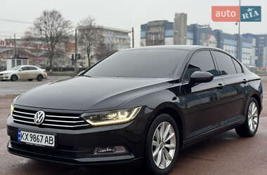 Седан Volkswagen Passat 2018 в Харькове