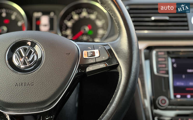 Седан Volkswagen Passat 2017 в Львове