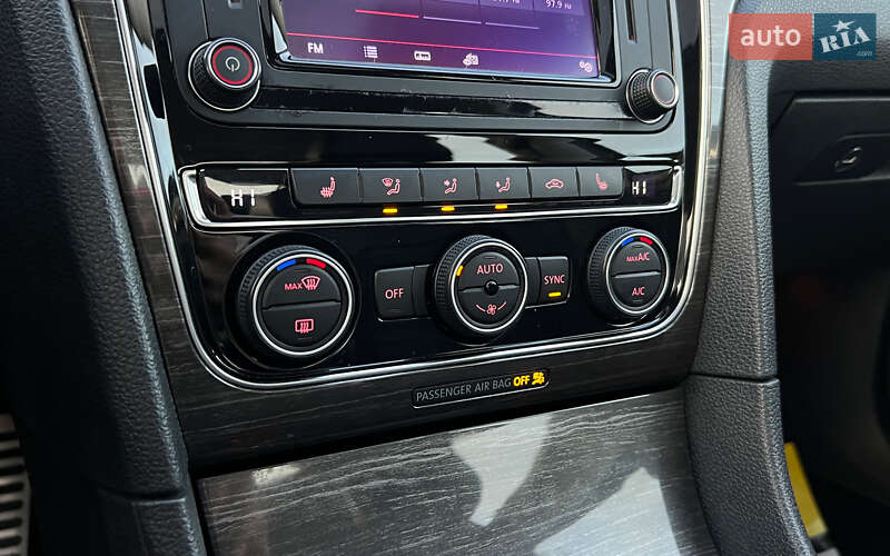 Седан Volkswagen Passat 2017 в Львове